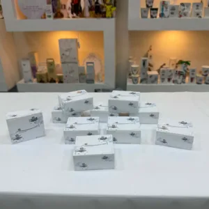 بوكس أكرليك مع طباعه