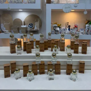 توزيعة عطر مع بوكس قطيفة