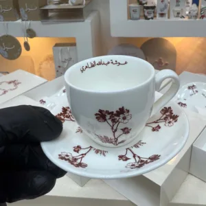 توزيعة فنجان قهوة مع صحن وبوكس ورقي
