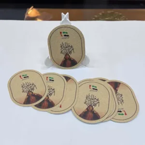 كارت ورقي للطاولة ليوم المرأة الإماراتية ( الحبه )
