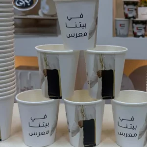 أكواب شاي ورقية بثيم العرس