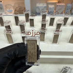 توزيعة كسر عود مع بوكس أكريليك شفاف